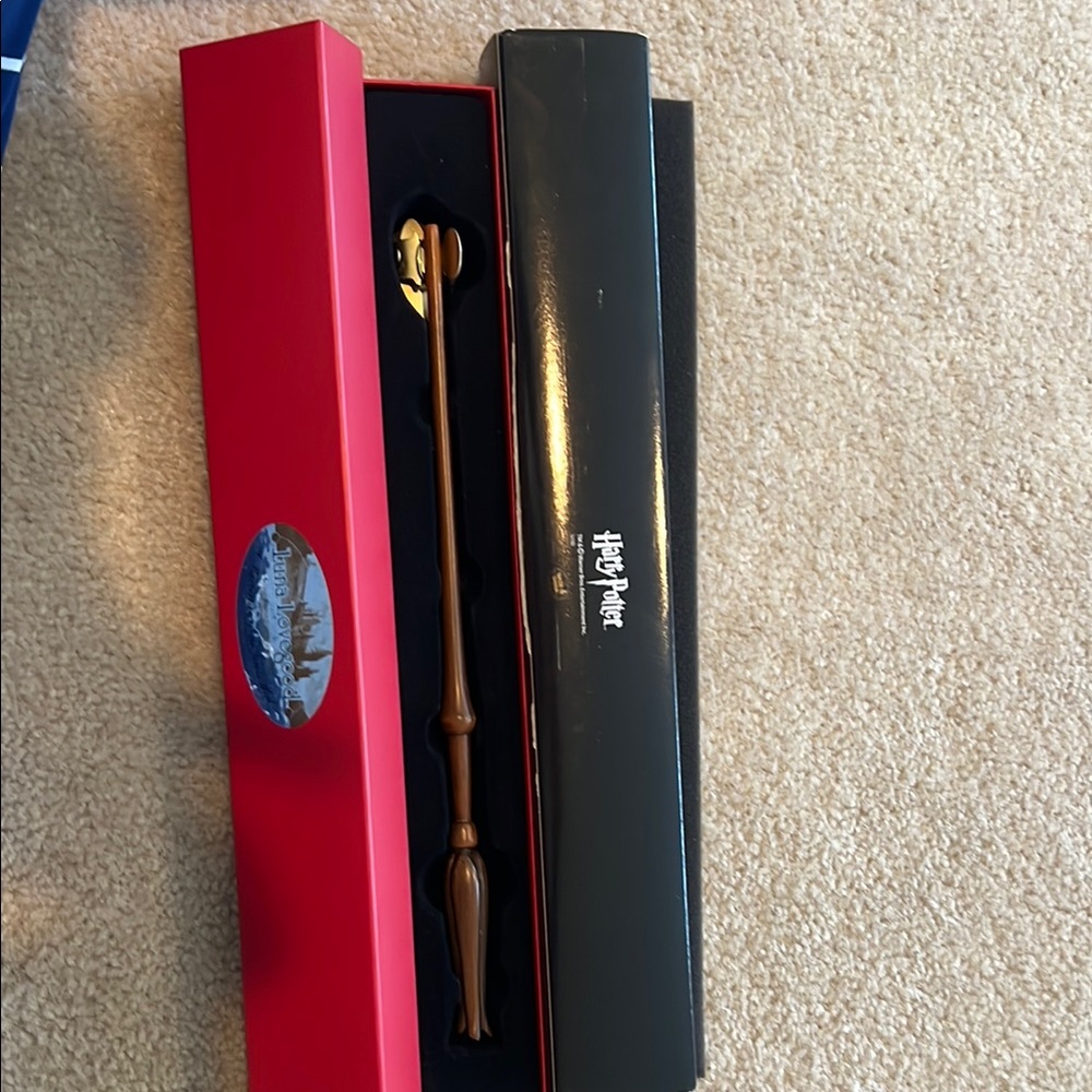 Luna Lovegood Wand in Red Box